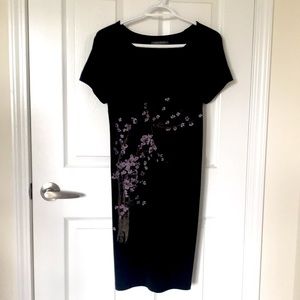 Plus size. Little black dress. Straight cut.